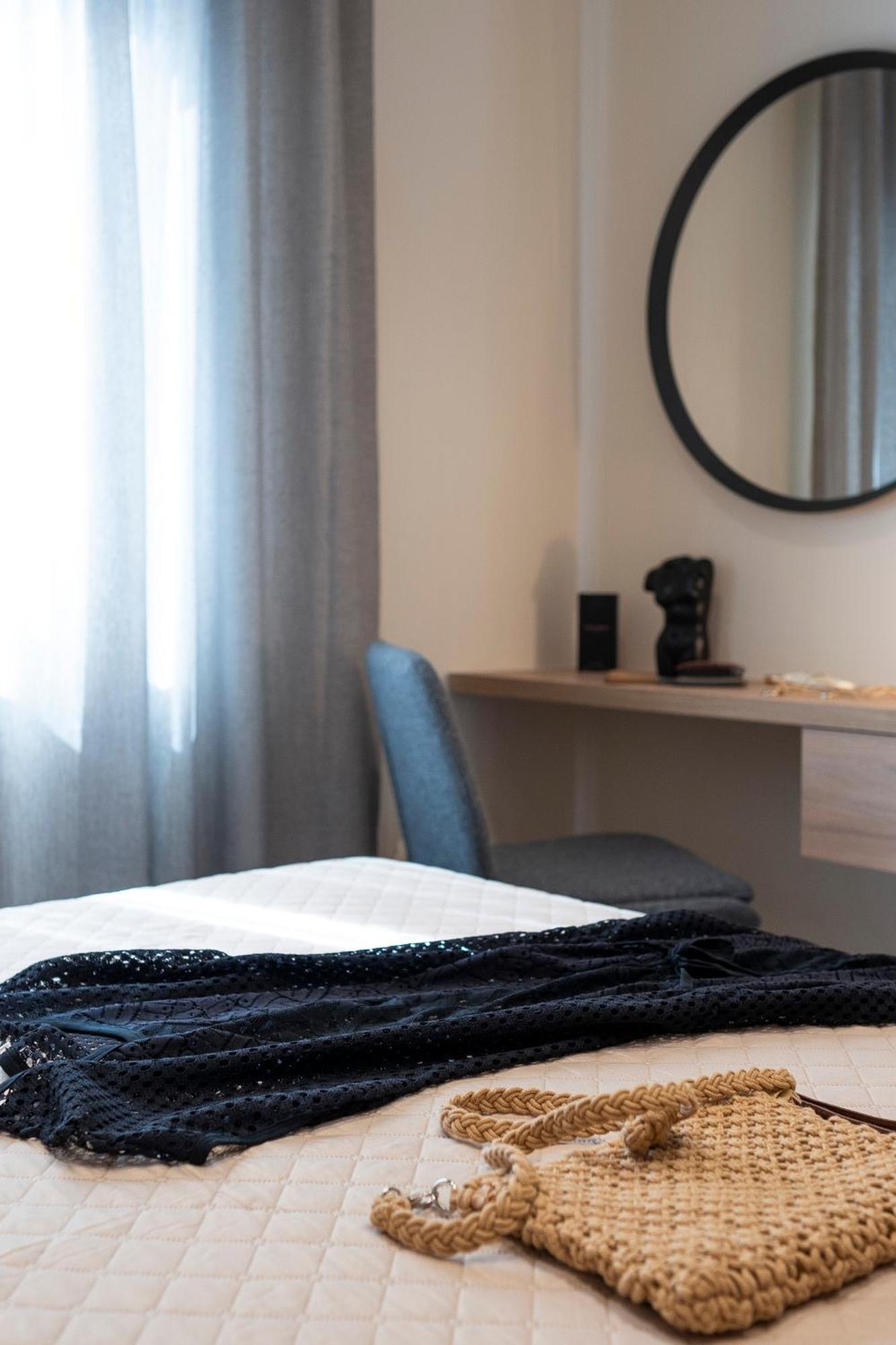 Lucian City Apartments Rhodes City Room photo